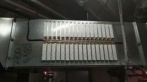 Фото бактерицидной секции MegaBakt MB 2700 с работающими индикаторами ЭПРА уф-ламп