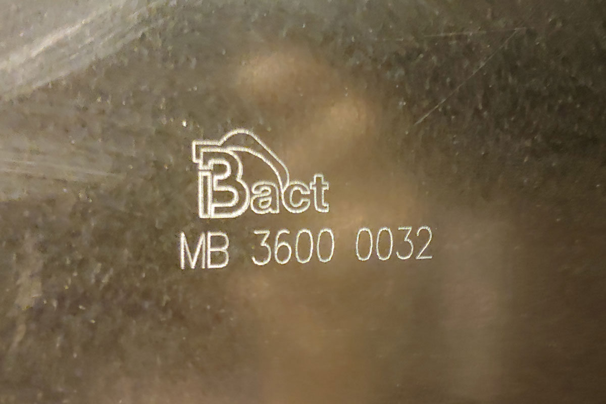 Выгравированная маркировка бактерицидной секции MegaBakt 3600, заводской номер 32