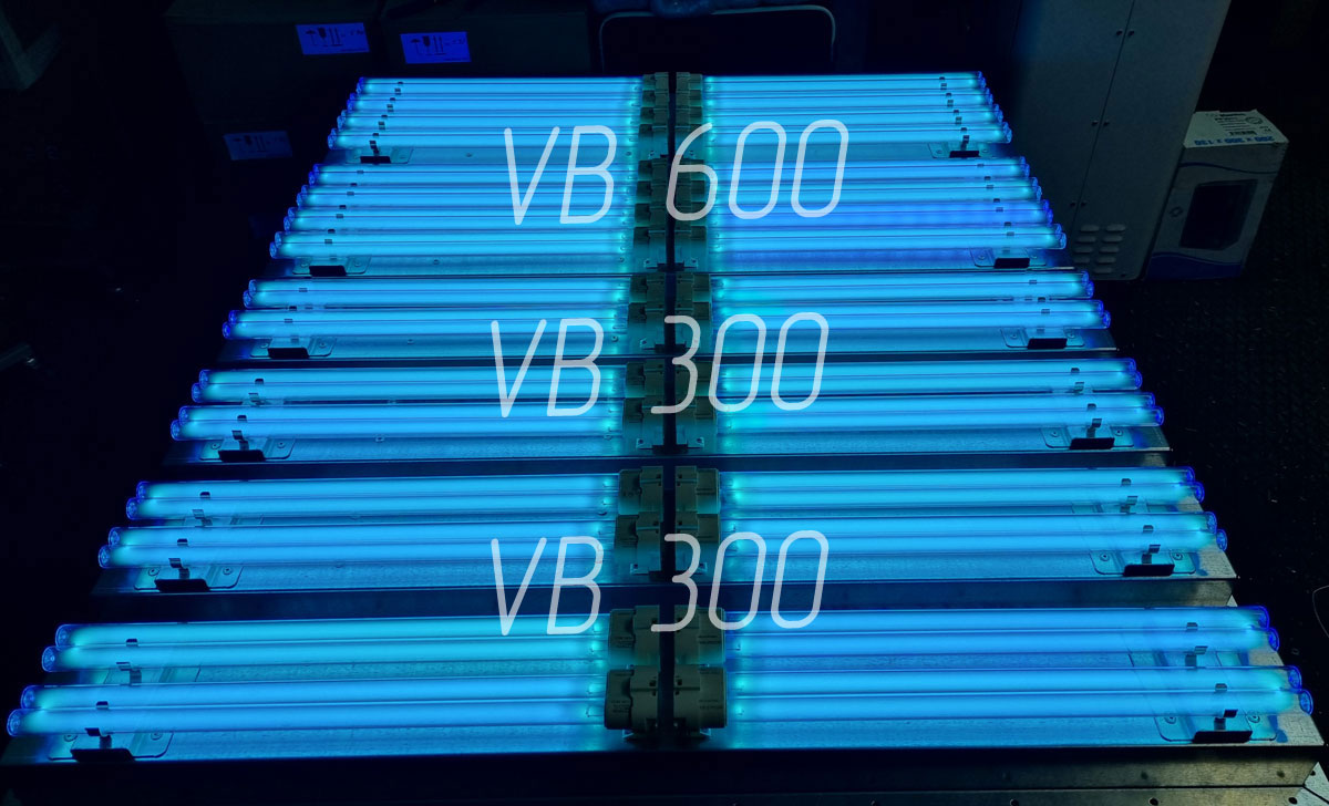 Фото работы УФ-ламп в 2-х бактерицидных панелях Vent Bact VB 300 и Vent Bact VB 600